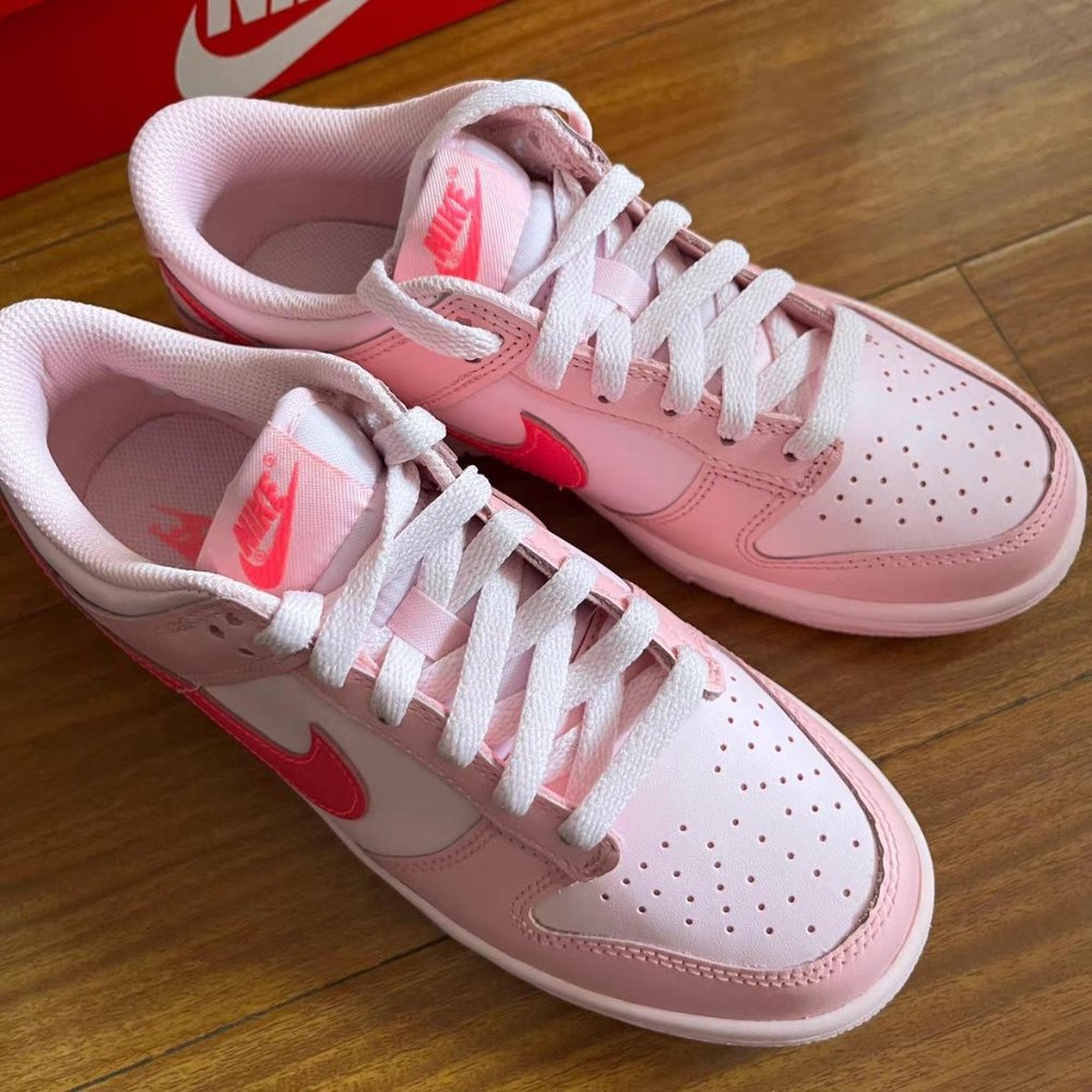 Nike Women's dunks triple pink - Picture 3 of 4